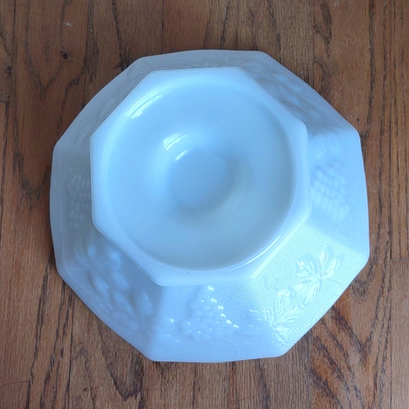Vintage Anchor Hocking Milk Glass Footed Bowl - Picture 3 of 7